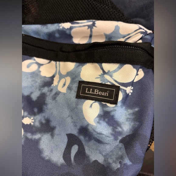 LL Bean Mesh Blue Floral Print Sling Backpack EUC - Picture 3 of 4